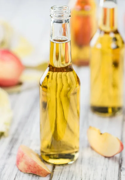 Apple Cider di meja kayu tua — Stok Foto