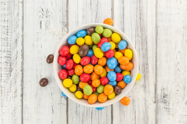 Amendoins coloridos revestidos de chocolate — Fotografia de Stock