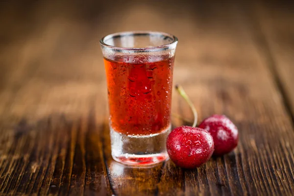 Liquore di ciliegie in bicchierino — Foto Stock