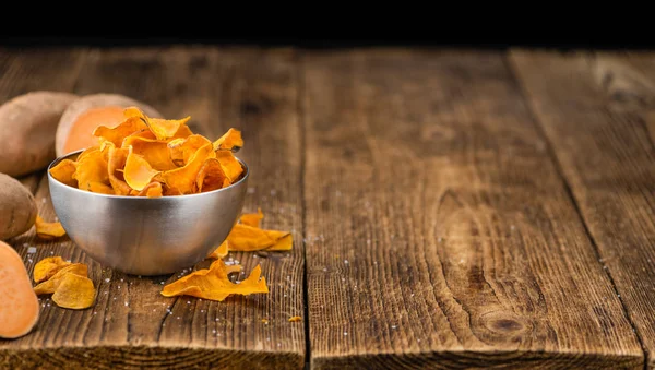 Sweet Potato Chips w misce — Zdjęcie stockowe