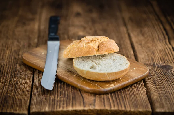 素朴な木製の背景にあるパン — ストック写真