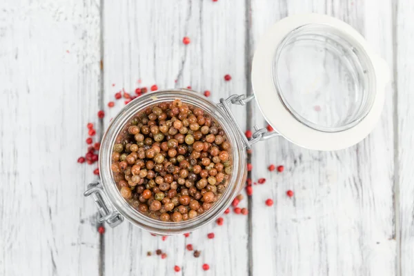 Portion de grains de poivre rose conservés — Photo