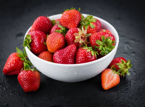 Porción de fresas frescas maduras — Foto de Stock