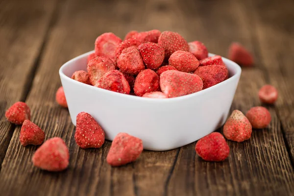 Gedeelte van gedroogde aardbeien — Stockfoto