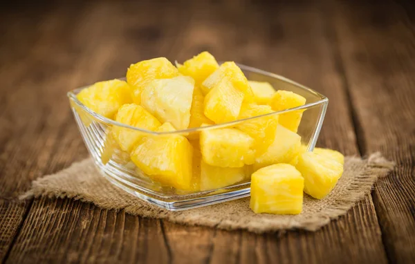 Ananas a fette crude — Foto Stock