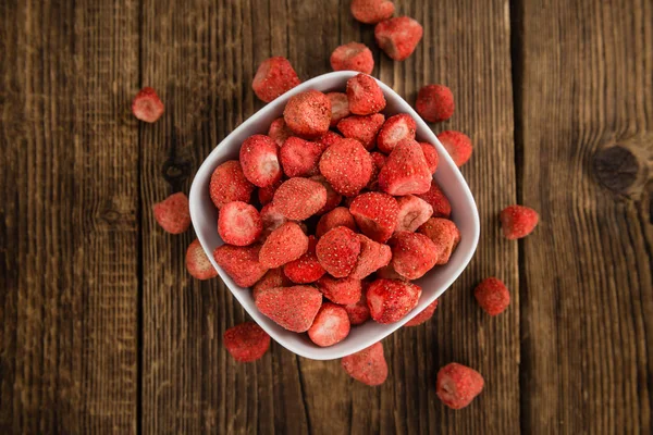 Gedeelte van gedroogde aardbeien — Stockfoto