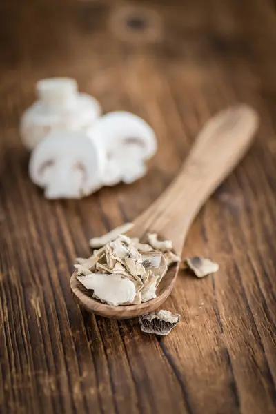 Порция сушеных белых грибов — стоковое фото