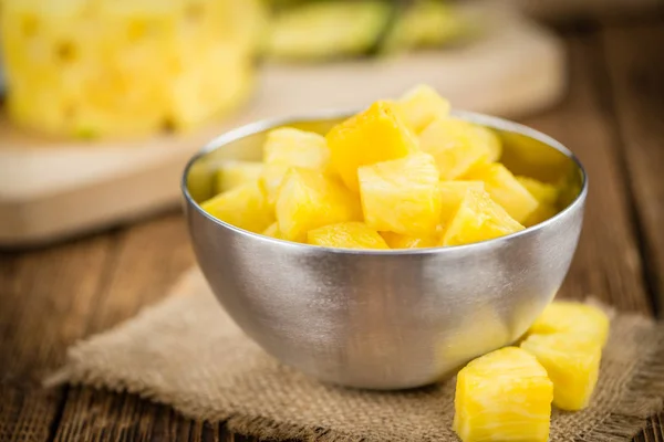 Ananas a fette crude — Foto Stock