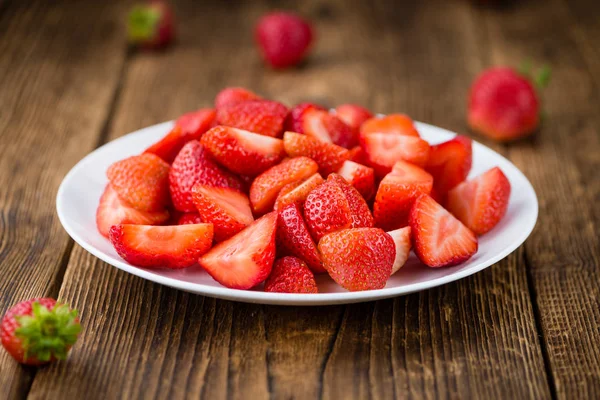 新鲜切片的草莓 — 图库照片