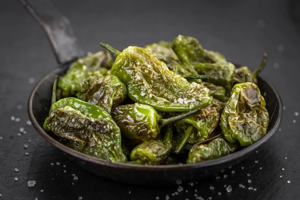 Porção de Pimientos de Padron frescos — Fotografia de Stock