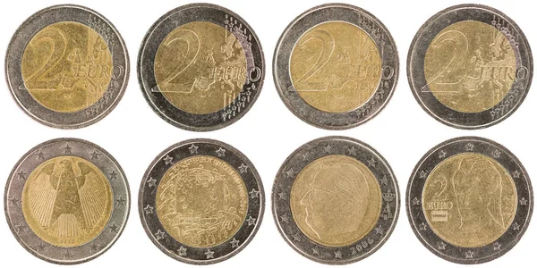 Někteří používají Evropské 2 Euro mince — Stock fotografie