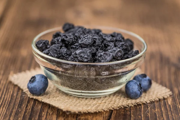 Dried Blueberries on wooden background; selective focus — Stock Photo, Image