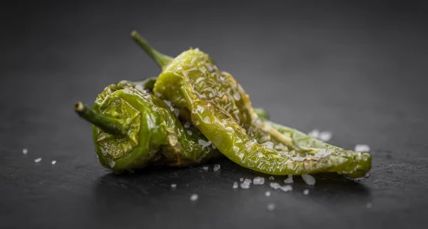 Frisch zubereitete Pimientos de Padron — Stockfoto