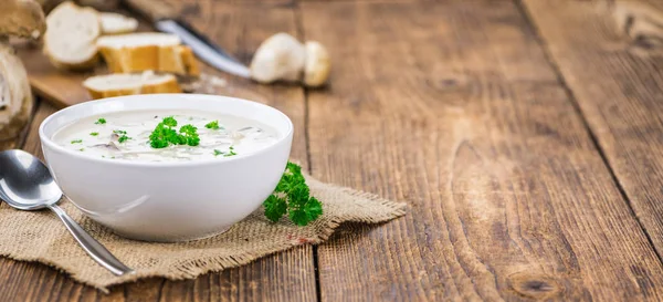 Sopa de Porcini fresca sobre un fondo rústico — Foto de Stock