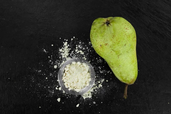 Gedeelte van vers gemaakte Pear poeder — Stockfoto