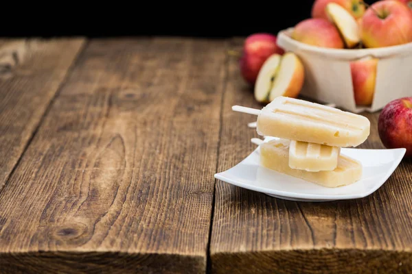 Porción de paletas de manzana caseras — Foto de Stock