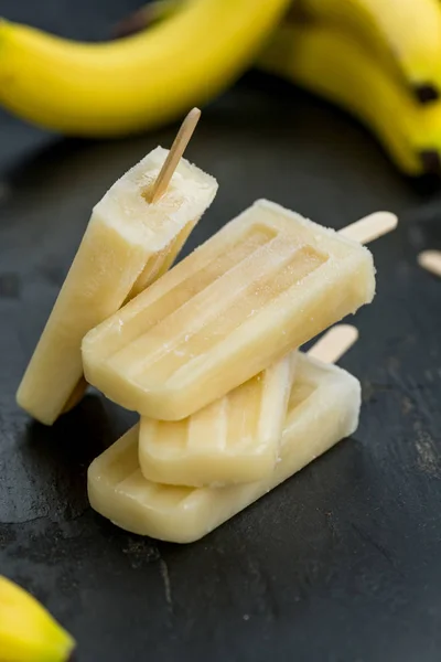 Popsicles Banana na tle archiwalne — Zdjęcie stockowe