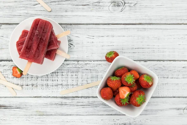 Paletas de fresa caseras —  Fotos de Stock