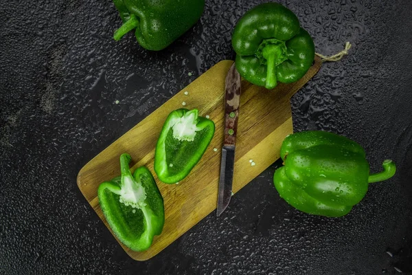 Cut green paprika — Stock Photo, Image