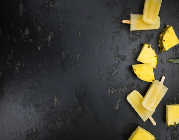 Ghiaccioli di ananas a grappolo — Foto Stock