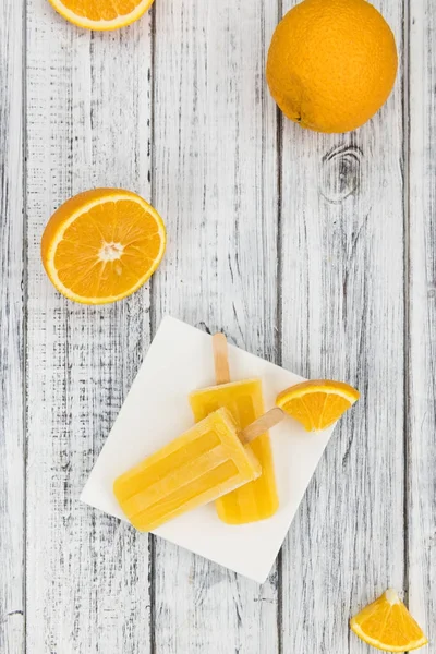 Hausgemachte orange Eis am Stiel — Stockfoto