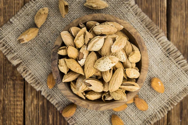 Amandes Coquille Rôties Salées Sur Fond Vintage Gros Plan — Photo