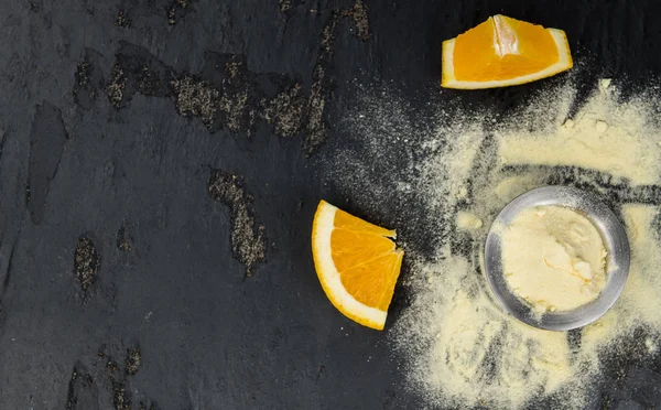 Orangenfruchtpulver Auf Einer Schieferplatte Selektiver Fokus Nahaufnahme — Stockfoto