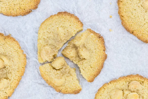 Macadamia Cookies (fresh) as detailed close-up shot, selective f — Stock Photo, Image