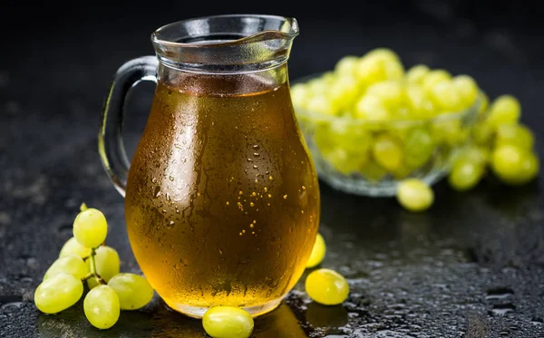 Fresh made Grape Juice on a slate slab (close-up shot; selective — Stock Photo, Image