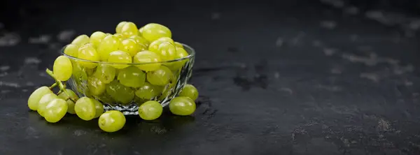 Slate slab with White Grapes (selective focus; close-up shot) — Stock Photo, Image