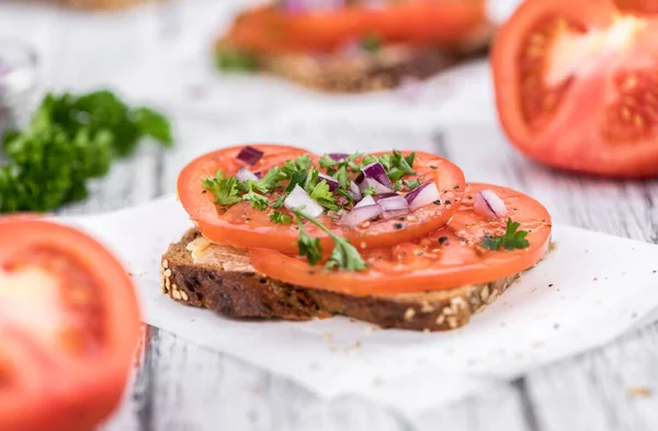 Néhány egészséges paradicsomszendvics (szelektív fókusz; közelkép) — Stock Fotó