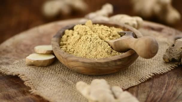 Ginger Powder Old Wooden Plate Seamless Loopable Selective Focus — Stock Video