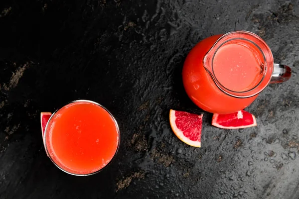 Сік грейпфрута (свіжовичавлений, селективний фокус) — стокове фото