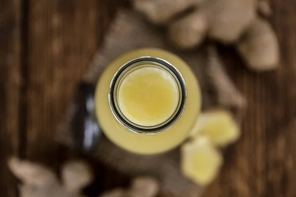 Un po 'di Ginger Drink fresco (focus selettivo; close-up shot ) — Foto Stock
