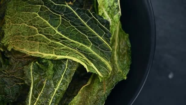 Homemade Savoy Cabbage Chips Rotating Plate Seamless Loopable Footage — Stock Video