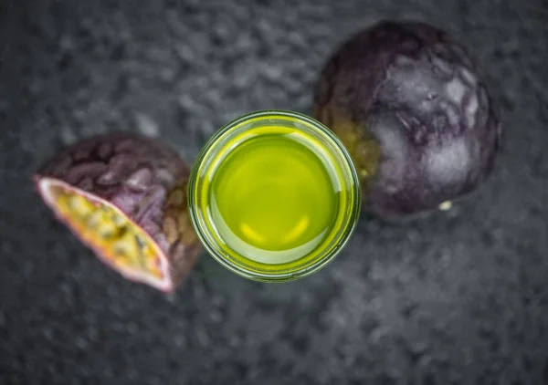 Passion Fruit Liqueur Som Detaljerad Närbild Selektiv Fokus — Stockfoto