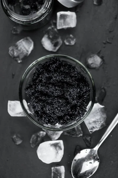 Porção Black Caviar Como Plano Perto Detalhado Foco Seletivo — Fotografia de Stock