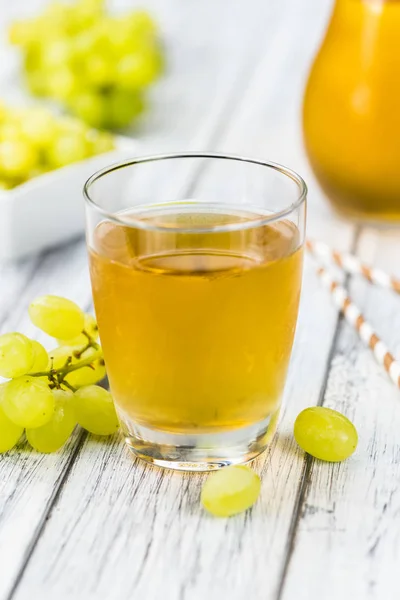 Grape Juice (fresh) as detailed close-up shot, selective focus) — Stock Photo, Image