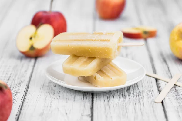 Apple Popsicles (selective focus) — Stock Photo, Image