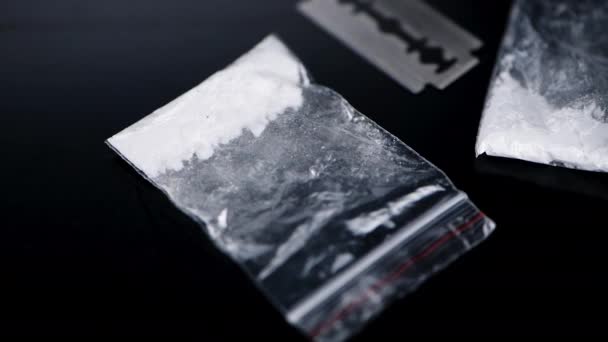 Cocaína Uma Placa Escura Rotativa Como Imagens Loopable Sem Costura — Vídeo de Stock