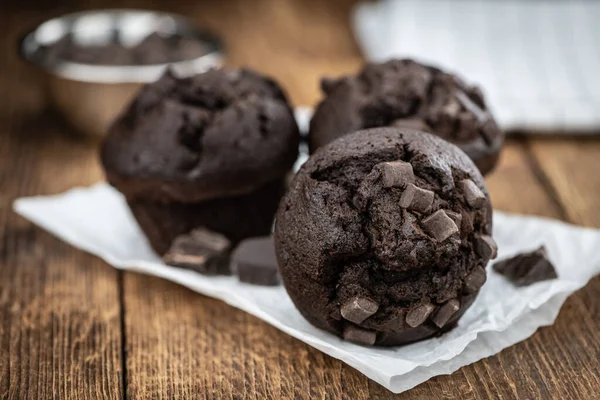 Vintage Houten Tafel Met Chocolade Muffins Selectieve Focus Close Shot — Stockfoto