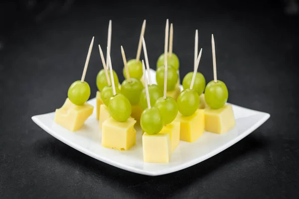 Cheese Blocks Grapes Close Shot Selective Focus Partyfood — Stock Photo, Image