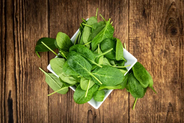 Portion Fresh Spinach Old Wooden Table Close Shot — Stock Photo, Image