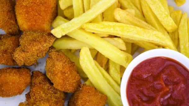 Nahaufnahme Von Leckeren Chicken Nuggets — Stockvideo