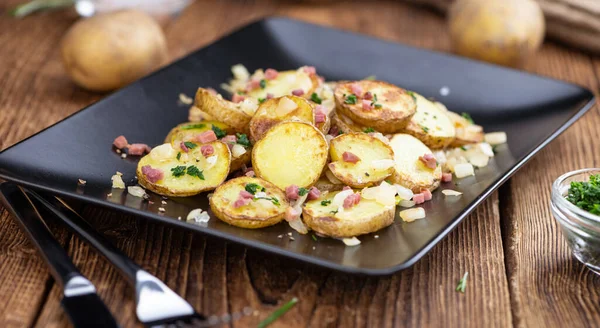 Porción Papas Fritas Caseras Frescas Una Mesa Madera Vieja Enfoque —  Fotos de Stock