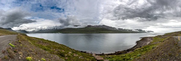 冰岛风景全景拍摄在多云的一天 开车沿着1号公路 — 图库照片