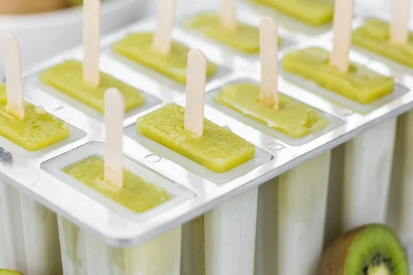 Kiwi Popsicles Frais Gros Plan Détaillé Mise Point Sélective — Photo