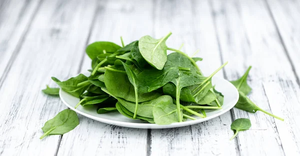Vintage Looking Wooden Table Fresh Spinach Detailed Selective Focus Close — Stock Photo, Image