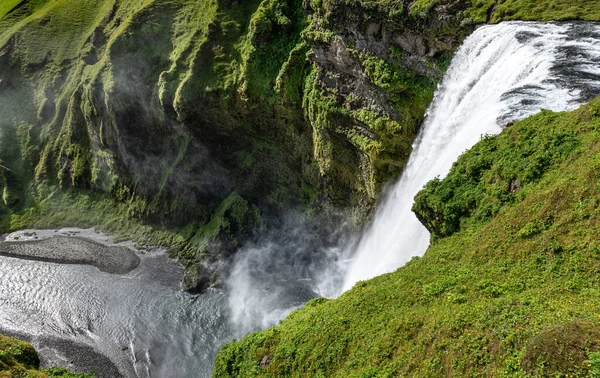 冰岛南部一个夏日的Skogafoss瀑布 — 图库照片
