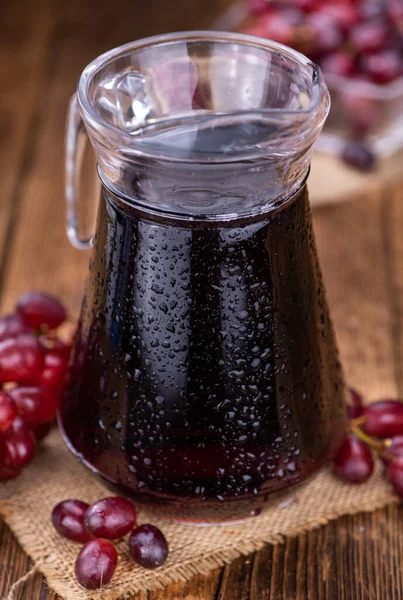 新鲜红葡萄汁作为详细的特写镜头 选择性焦点 — 图库照片